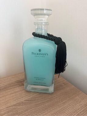 PECKSNIFF’S Luxury Bath Soak - Sandalwood & Vanilla